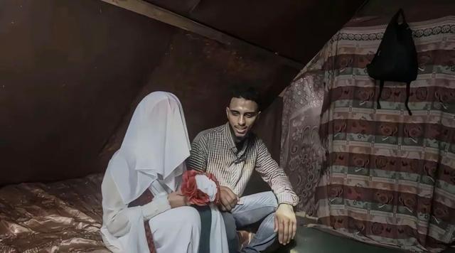 巴勒斯坦情侣在战火中举行婚礼 真爱无敌，命运多舛