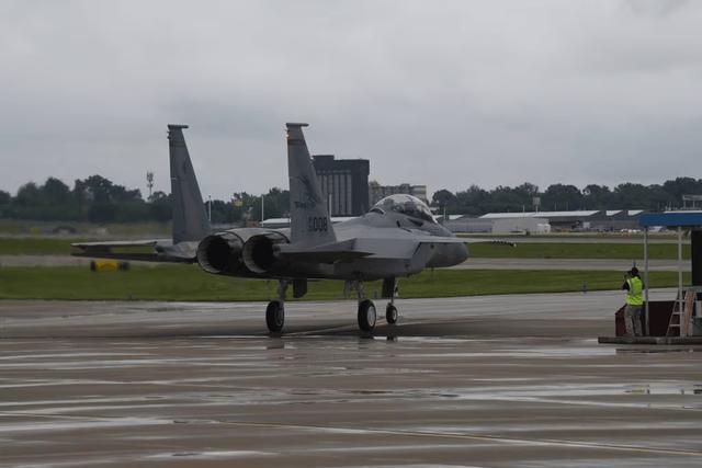 首架作战型F15EX战机终于交付美军