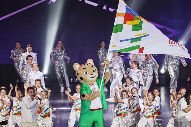 金砖国家运动会在俄开幕，独联体国家和巴勒斯坦代表队获掌声