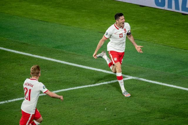 欧洲杯D组第1轮：波兰1-0荷兰 布克萨回头望月打破僵局