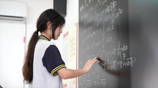 浙江宣传谈姜萍 中专女生闯数学竞赛12强引热议
