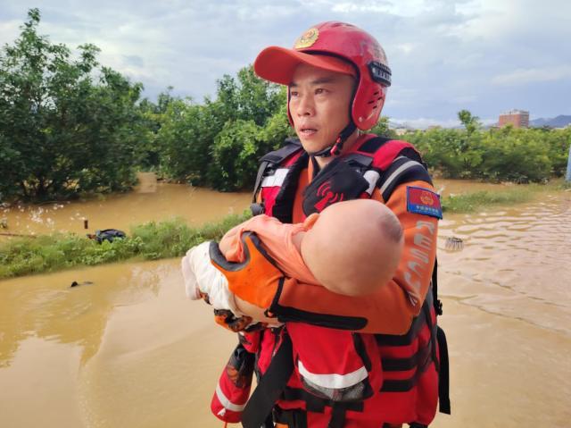 直升机已抵达梅州 直击救援 多地洪灾险情告急