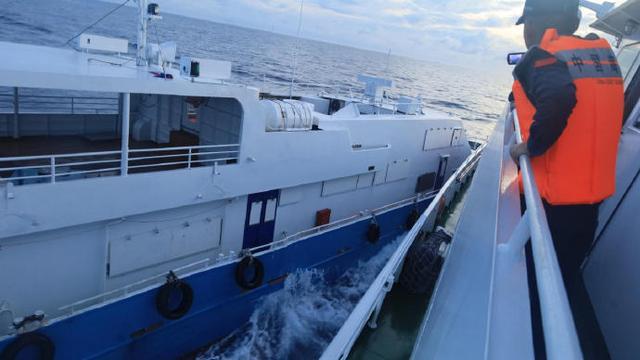 中国海警反制菲律宾船艇执法现场 菲方挑衅失败付代价