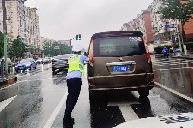 上海5万余警力迎战“暴力梅”：动态监控661个积水点，部分高速限速