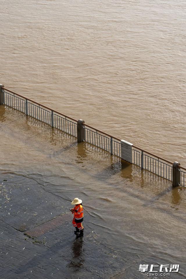 湘江长沙站或迎今年最高水位 防汛警戒加强中
