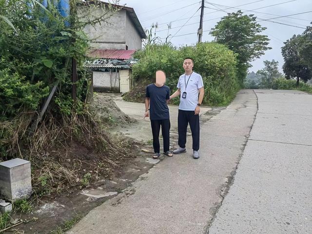 男子捡手机仅试3次套出密码掏空余额 警惕简单密码风险