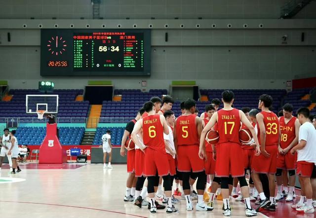 磨合阵容，中国男篮热身赛21名队员全部轮转上场