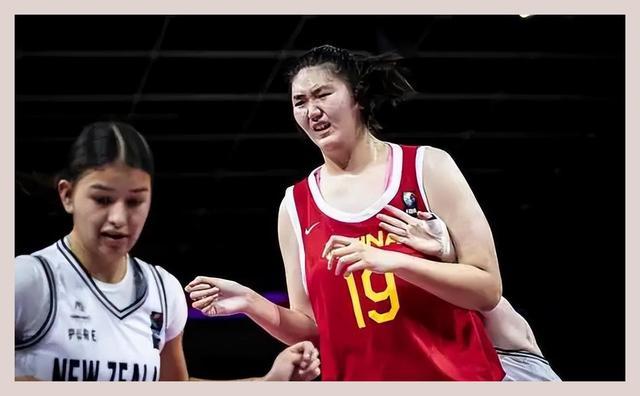 中国U18女篮不敌澳大利亚获亚军 未来之星张子宇闪耀赛场