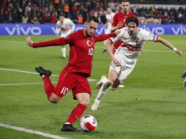 土耳其全队赛后为奥地利球迷鼓掌、致敬