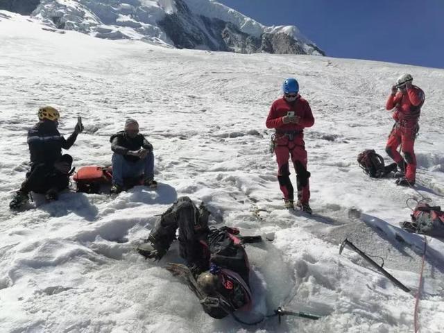 失踪22年美国登山者遗体被找到 冰川融化揭秘密踪