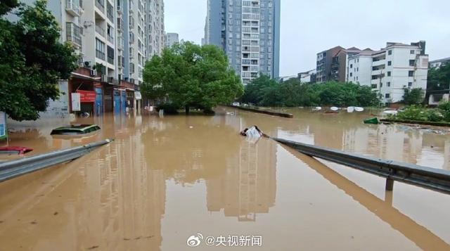 重庆长寿河水倒灌有房屋被淹 居民被困待救援