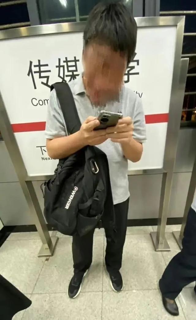 女孩在北京地铁抓色狼，被狠狠点赞！