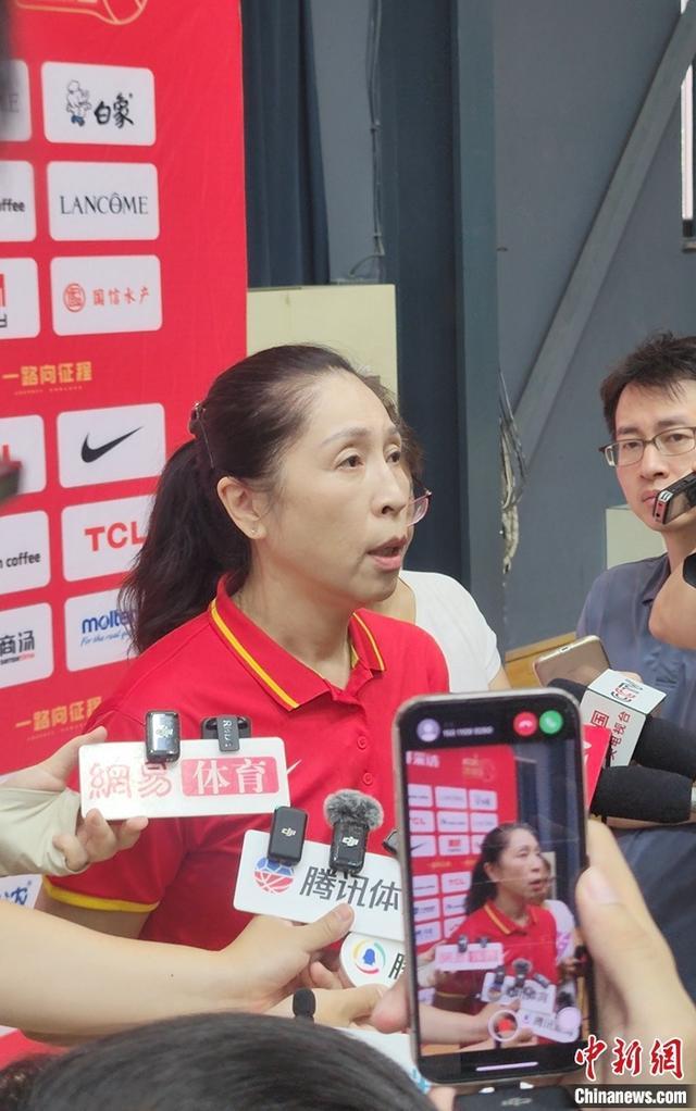 中国女篮将帅回应热身赛连续输球 全力冲刺巴黎，期待克服挑战