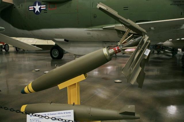 俄军战机投下FAB-3000炸弹现场