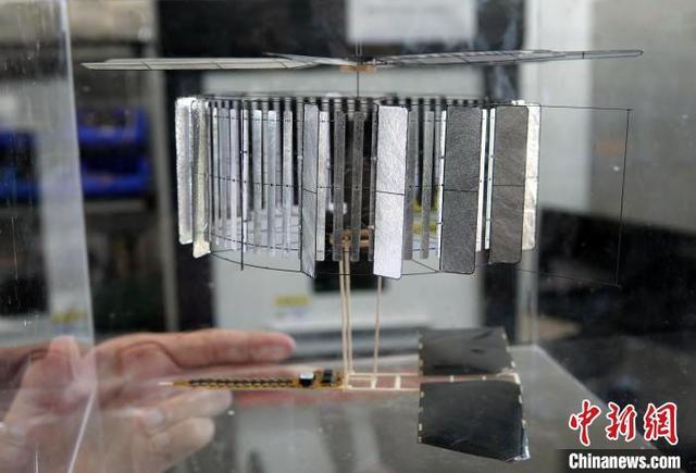 中国科学家成功研制微型飞行器