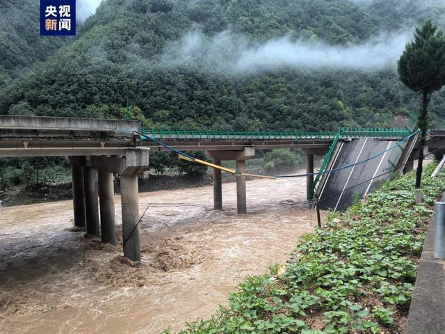 受降雨影响 陕西商洛多条道路中断