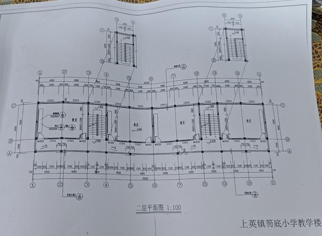 25岁青年捐建村小教学楼烂尾十年