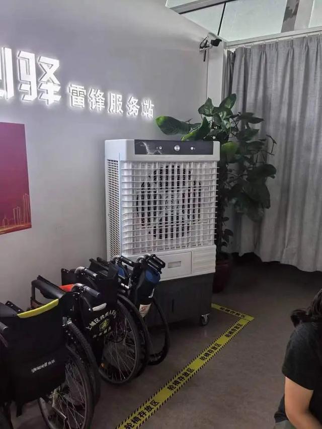 杭州东站候车厅热得像蒸桑拿 官方回应