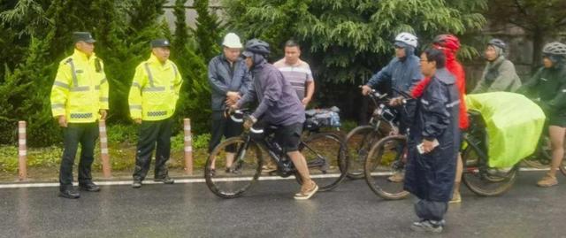 36人被困四川江家湾隧道均获救 山体垮塌紧急救援