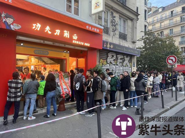 中国男子巴黎卖刀削面13.5欧一碗 功夫美食扬名海外