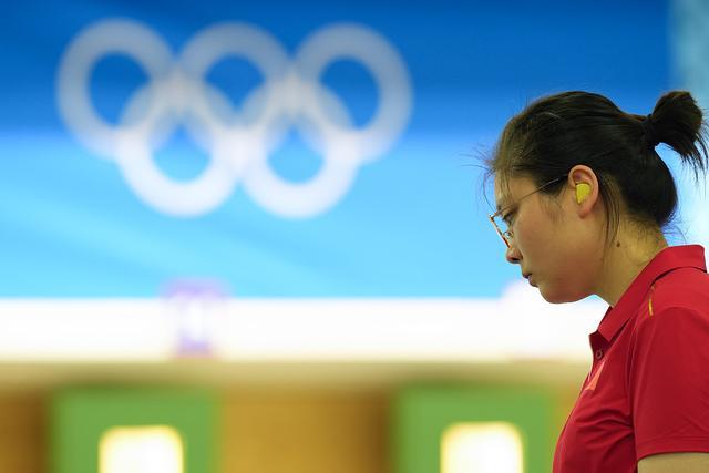 女子10米气步枪决赛 中国选手无缘奖牌，期待混团项目