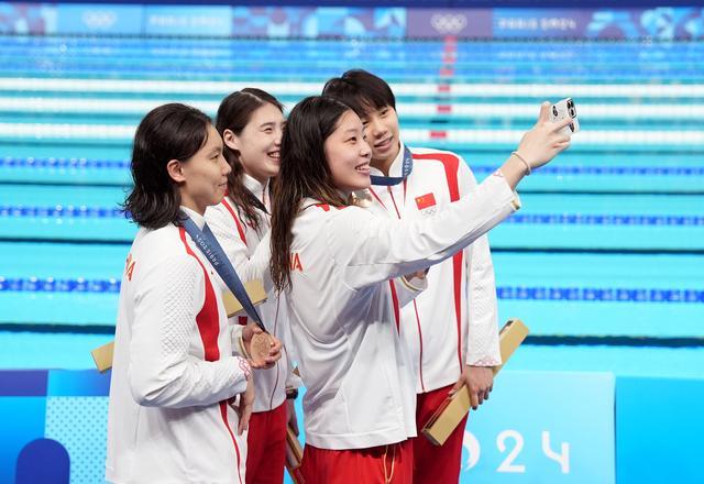 中国女子4x100自接破亚洲纪录摘铜