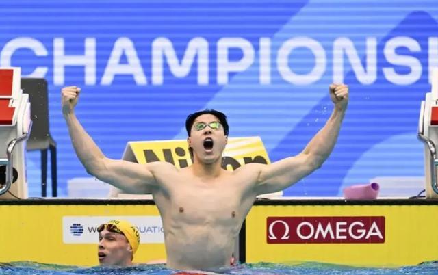 徐嘉余创本赛季世界最佳成绩 泳坛新星闪耀巴黎奥运