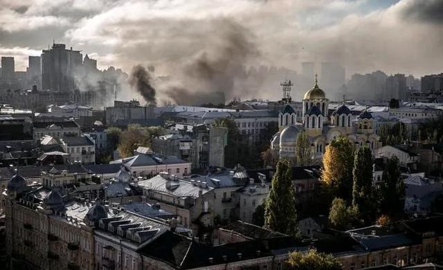 防空不空！乌军无人机低空突袭俄机场，不料被凌空打爆