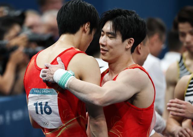 体操男团逆转夺冠，日本网友：希望那位掉杠的运动员人没事