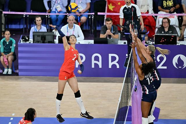 中国女排3-2胜美国 迎小组赛开门红 朱婷领衔勇夺巴黎首胜