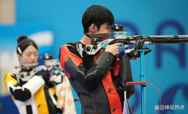 黄雨婷和盛李豪启程回国 奥运冠军的梦想之旅