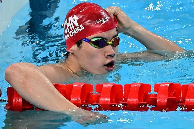 潘展乐夺得金牌 破纪录夺冠，中国泳军首金！