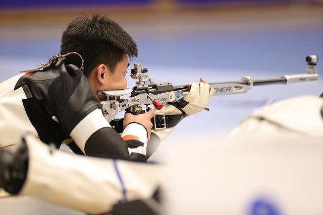 刘宇坤男子50米步枪三姿摘金 中国奥运第十金！