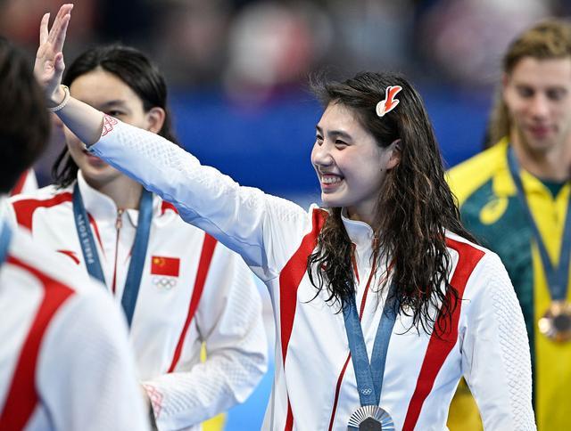 中国队男女混合泳接力决赛摘银 破亚洲纪录夺银牌