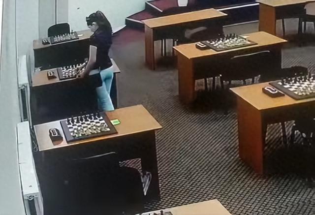 俄罗斯女棋手在棋盘涂水银毒晕对手