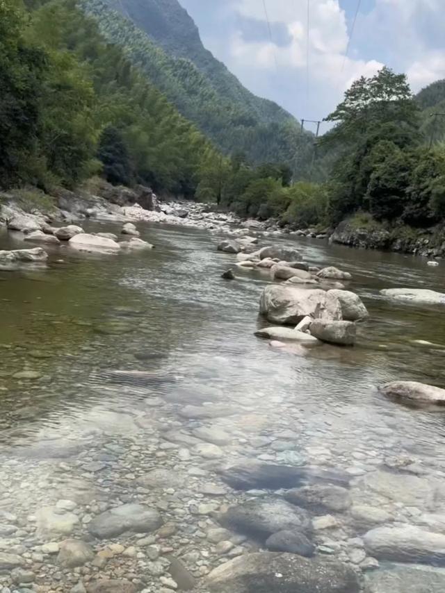 网红河道涨水祖孙三人被冲走身亡 安全警钟再鸣响