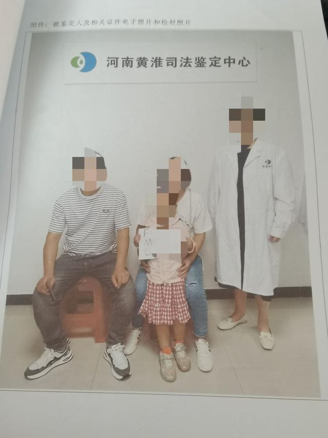 男孩替女孩做亲子鉴定？官方回应 双胞胎肤色引争议