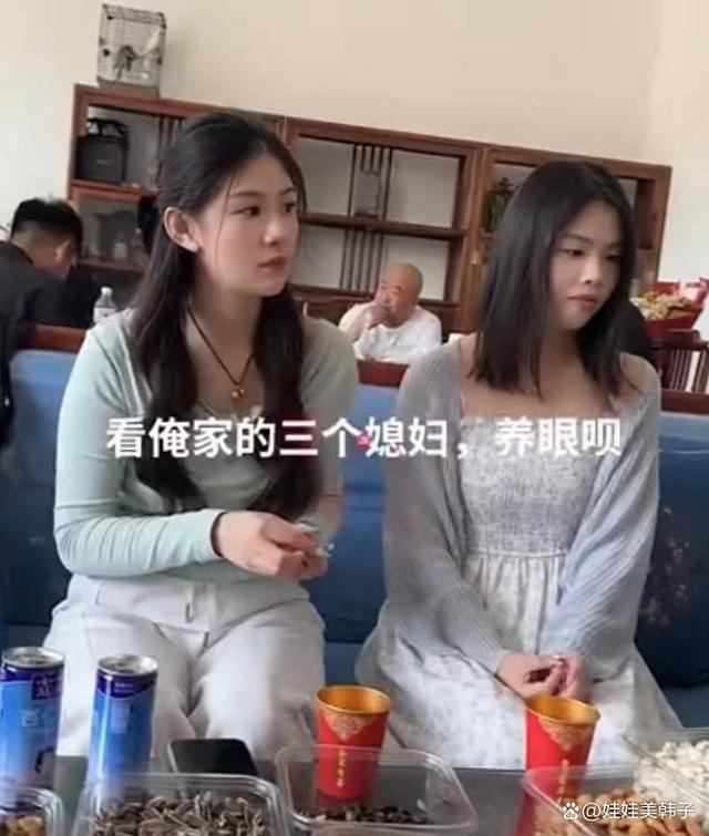 💰欢迎进入🎲官方正版✅婆婆晒3个高颜值儿媳，中间一位气质太“特殊”  第2张