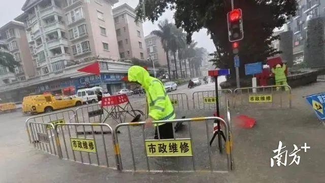 为什么广东的雨这样大 多地现"水浸街"，交通受阻