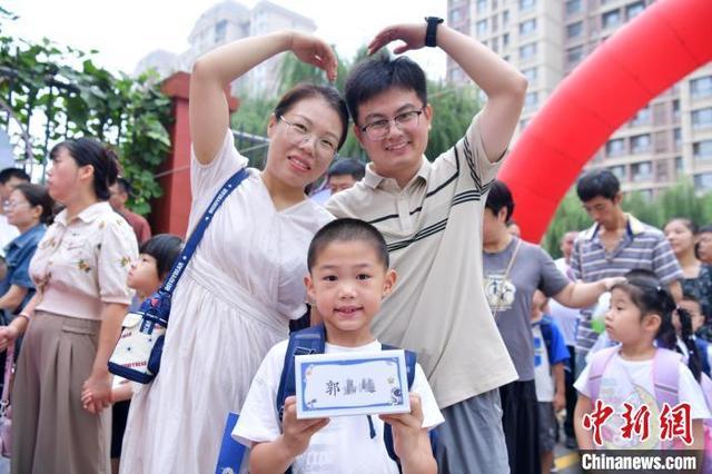 河北石家庄：小学生开启校园新生活，迎首个开学季