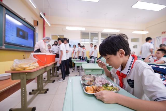 北京中小学生新学期不再吃盒饭