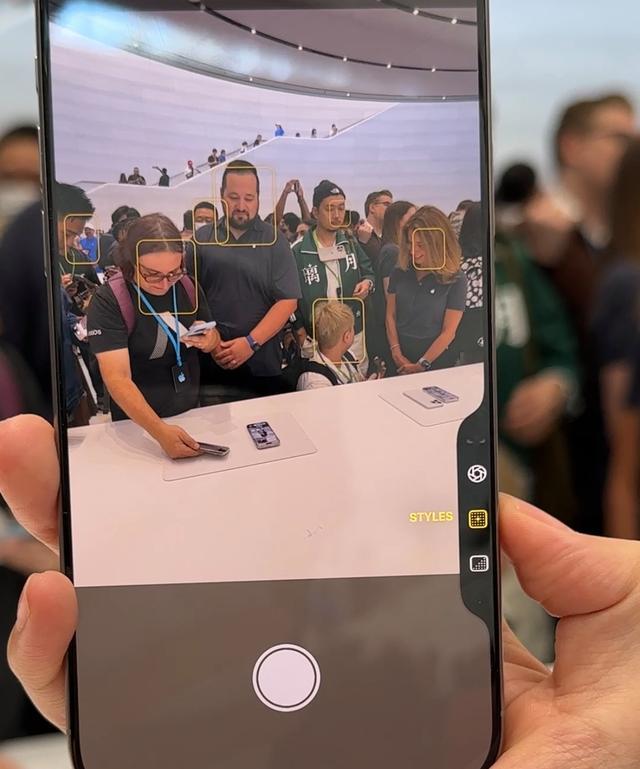 现场体验iPhone 16系列 更大尺寸，更强影像