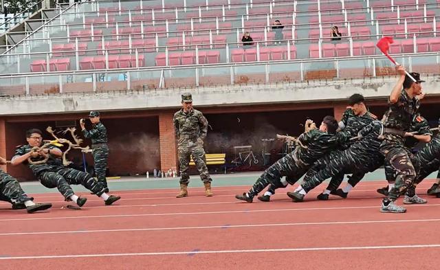 北体大新生拔河拔断绳子 武状元力量惊人