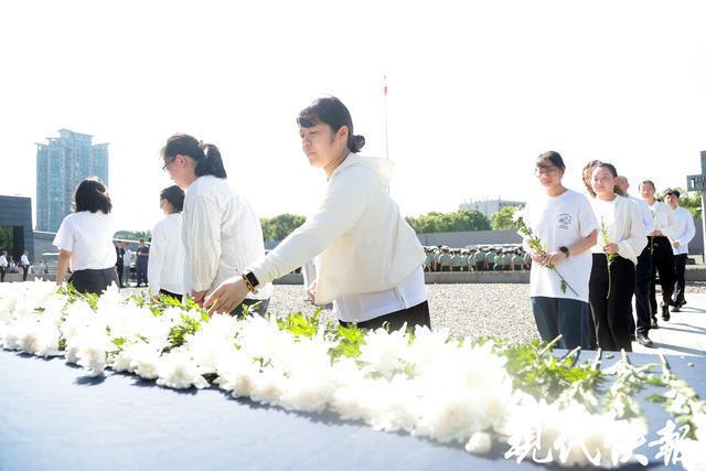 勿忘“九一八” 南京撞响和平大钟 钟声回荡警世醒和平