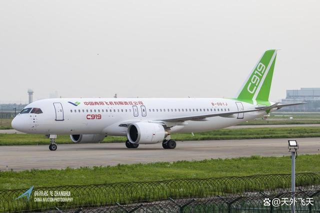 C919和ARJ21相聚青藏高原 共绘高原飞行新篇章