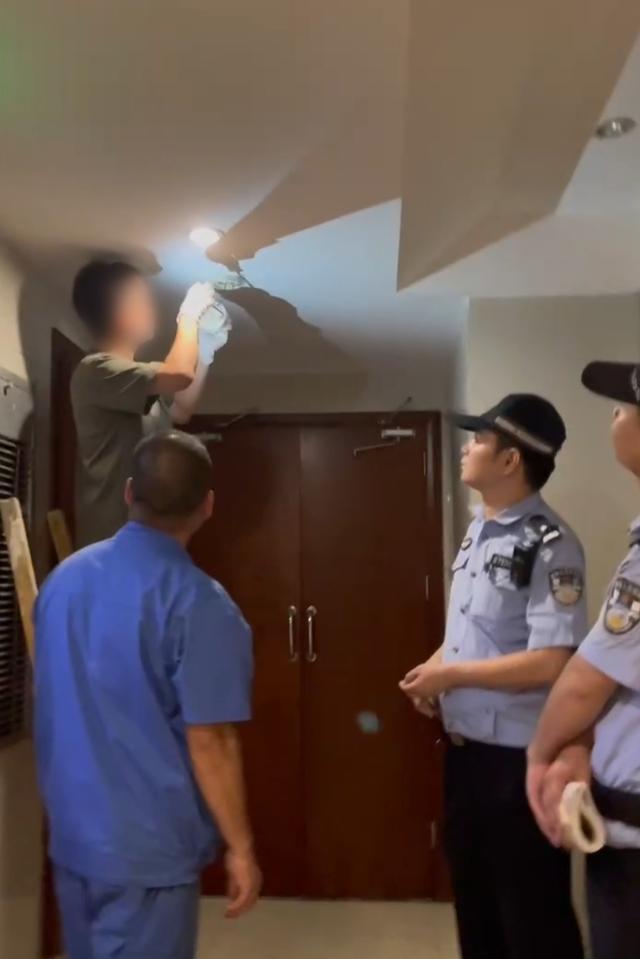 男子常投诉被物业装针孔摄像头监视，5人被拘！