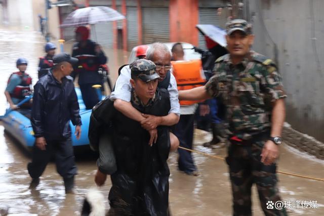 尼泊尔强降雨引发灾害 87人死亡，救援全面展开