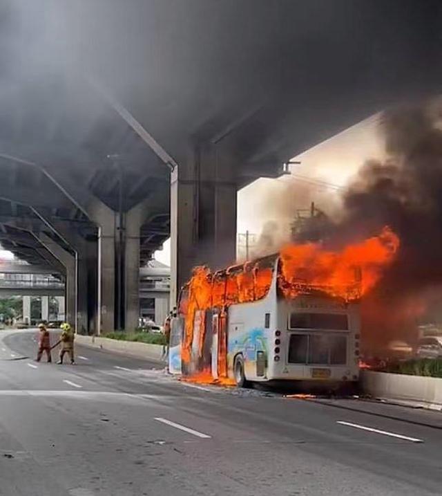 泰国曼谷校车起火事件已致25人死亡