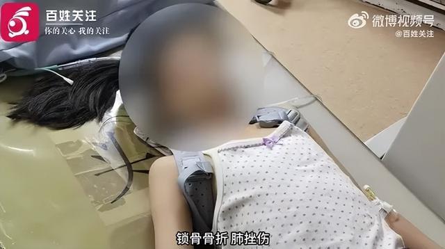 交警回应女孩被警车撞飞 事故责任认定中