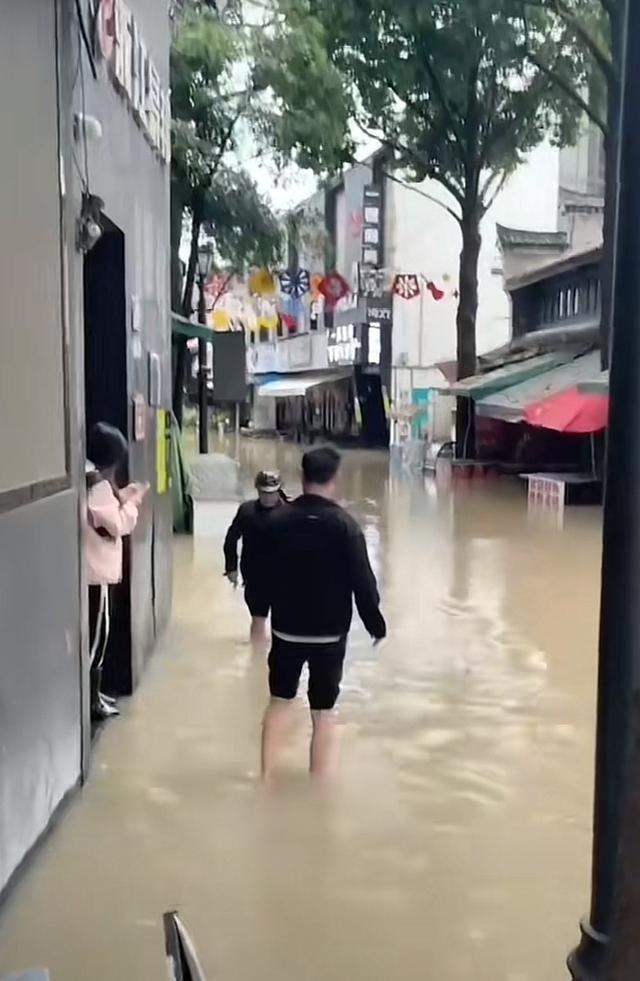 浙江宁波发生江水倒灌